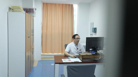 同时，结合长期临床观察，戴福仁总结出老年人最简单、可长期坚持的四大长寿饮食秘诀。
