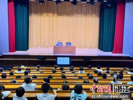 10月16日，“‘讲述·红色根脉’：红色根脉档案珍品故事讲座”在浙江省档案馆举行。（主办方供图）