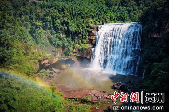 图为赤水大瀑布。赵建斌 摄