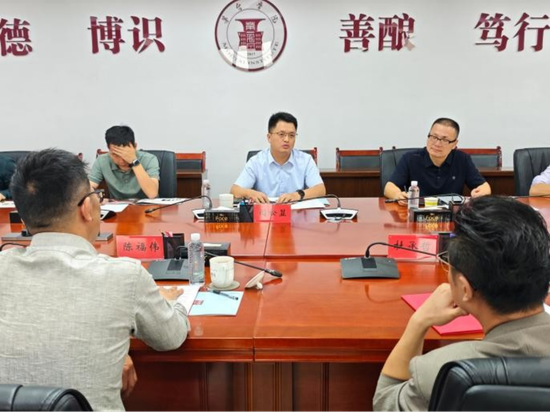 闫松显副校长作总结讲话。