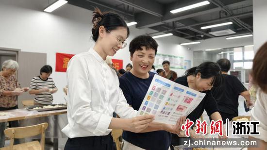 近日，温州银行开展重阳敬老系列金融服务。黄艳丹&nbsp;供图