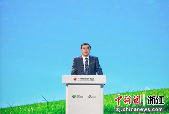 伊利集团董事长兼总裁潘刚在开幕式上发言。伊利 供图 伊利集团董事长兼总裁潘刚在开幕式上发言。伊利 供图