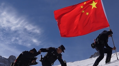 新疆克州：民警在海拔4800米开展巡边踏查