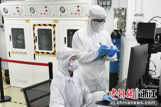 硅-28硅烷特气与外延片研发团队。&nbsp;浙江大学杭州国际科创中心供图