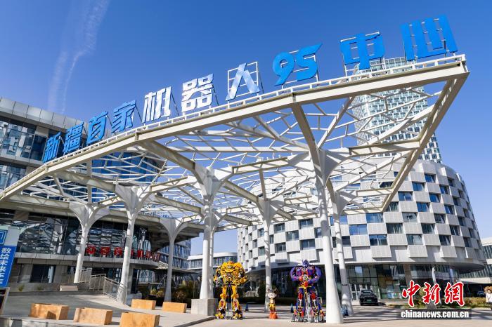 探访新疆首家机器人9S中心