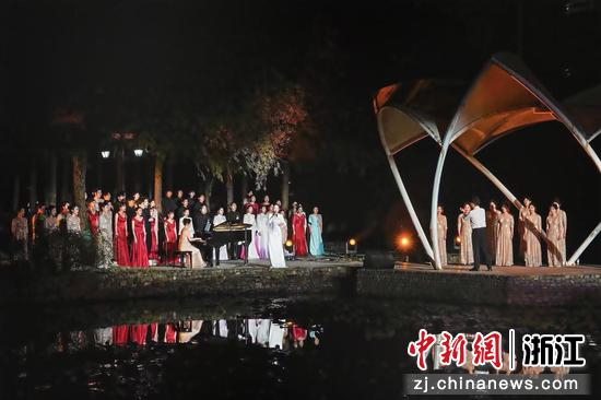 10月21日晚，音乐思政课现场。（浙江旅游职业学院供图）