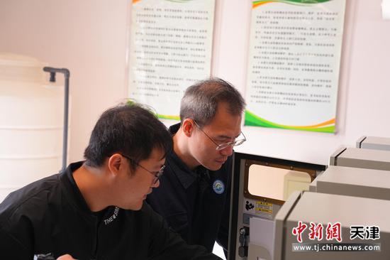 图为海津大桥水质自动监测站活动现场。（主办方供图）