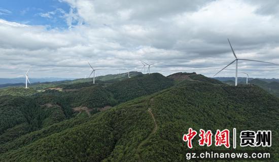 大方县圆洞、松林风电场风机群航拍实景。梁力元摄