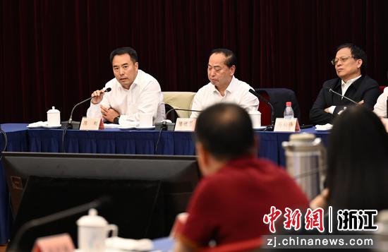 图为：磐安县教育局局长陈刚发言。王刚 摄