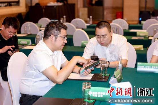 2025年9月，解答企业疑惑现场。&nbsp;宁波市贸促会&nbsp;供图
