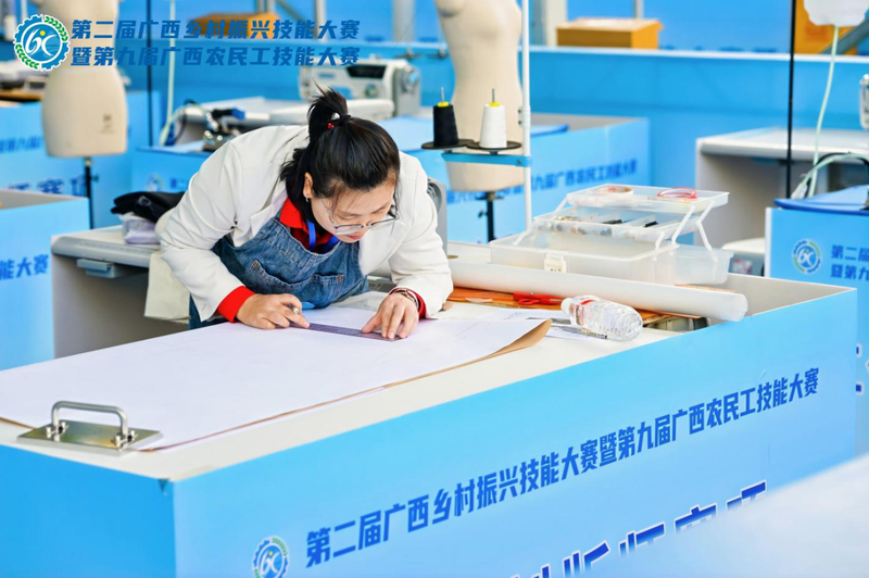 ▲图为服装制版项目比赛现场（资料图片）