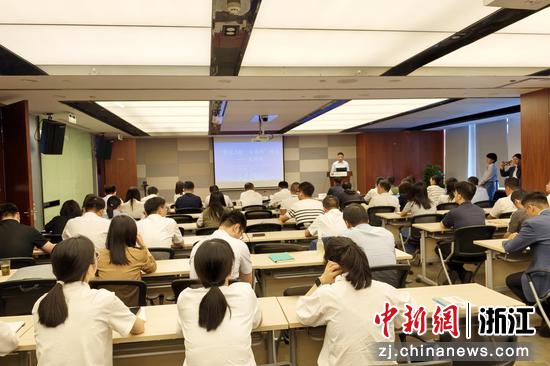 首期“智创上银·π系列讲座”现场。上海银行杭州分行&nbsp;供图