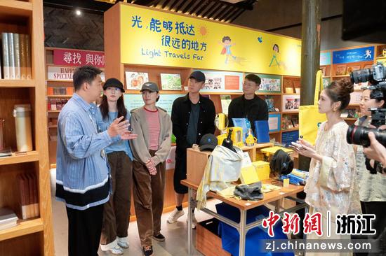 公益画展现场。谦寻&nbsp;供图