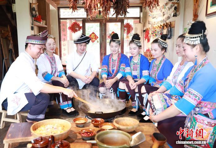 广西三江油茶飘香侗韵浓