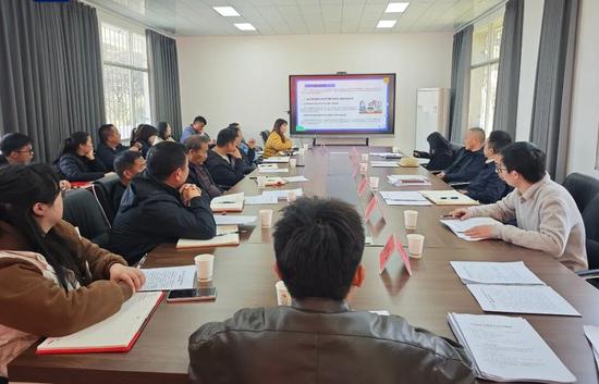 法治培训为基层行政执法“充电赋能”  。新街乡供图