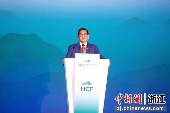 图为：10月27日，柬埔寨皇家科学院国际关系研究所所长金平发表主旨演讲。中新社记者 孙杨洋 摄