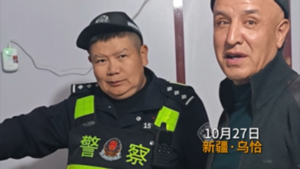 新疆乌恰：劝导站变“深夜食堂”，大车驾驶员为民辅警亲手制作拉面