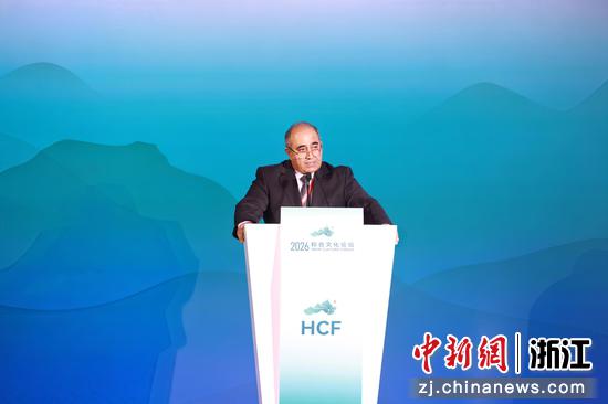 图为：10月27日，塔吉克斯坦总统战略研究中心主任海里丁·乌斯蒙佐达发表主旨演讲。中新社记者 孙杨洋 摄