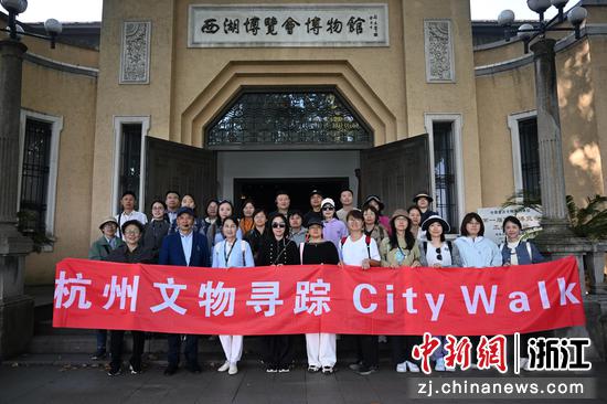 图为：活动参与者合影。王刚 摄