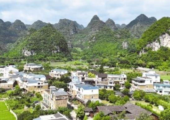 兴义万峰林。 本报记者 方林 摄