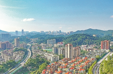 鸟瞰乌当区城区。 侯韬 摄