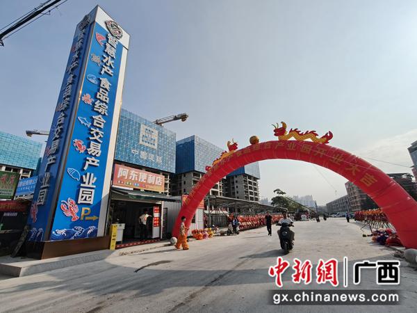 覃勋 摄