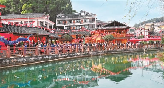 乌当区新堡乡王岗舞龙表演。（乌当区委宣传部供图）
