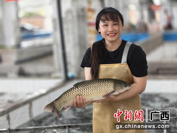 覃勋 摄