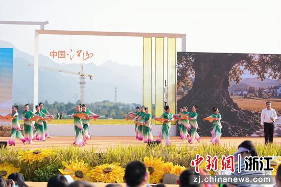 10月28日，江山市第四届“江郎山杯”村歌大赛总决赛暨首届江郎山丰收季系列活动启动仪式现场。江山市委宣传部&nbsp;供图