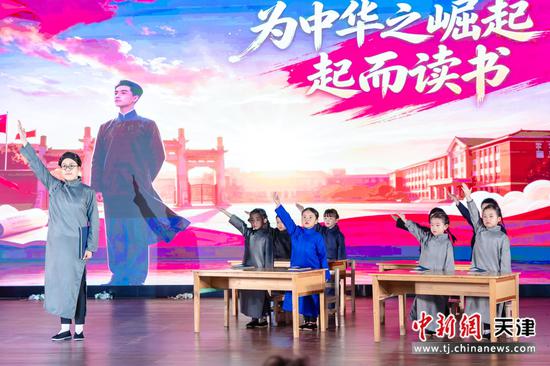 图为话剧《周爷爷的三声回响》表演现场。（主办方供图）