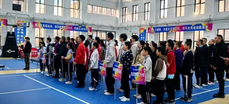 各参赛队伍整齐列队，期待在赛事中切磋技艺、收获友谊。于文清 摄