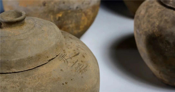 Pottery jars with inscription of ink writing excavated in Shanxi
