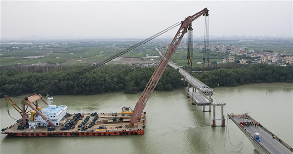 Demolition work of collapsed bridge underway in Guangzhou