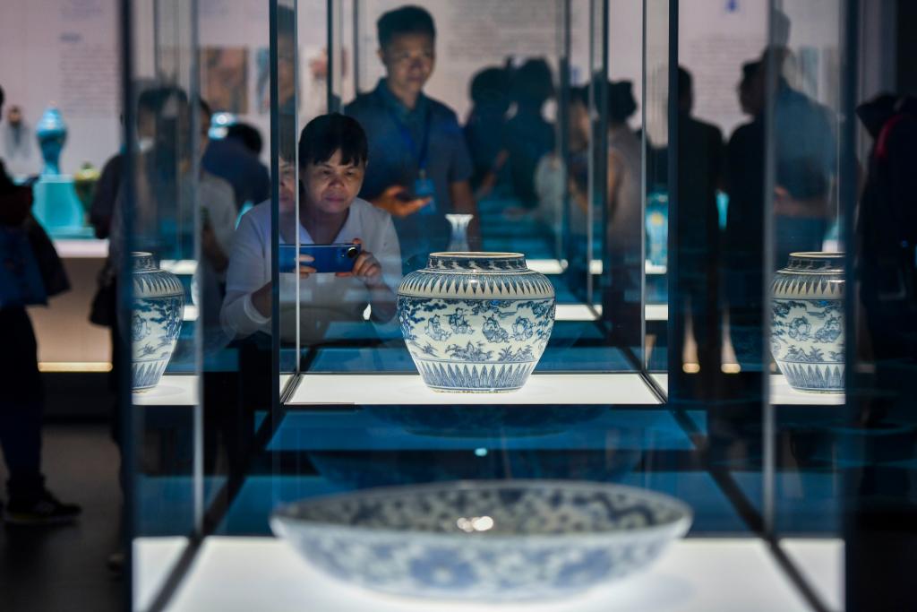 Relics from South China Sea make debut in Hainan