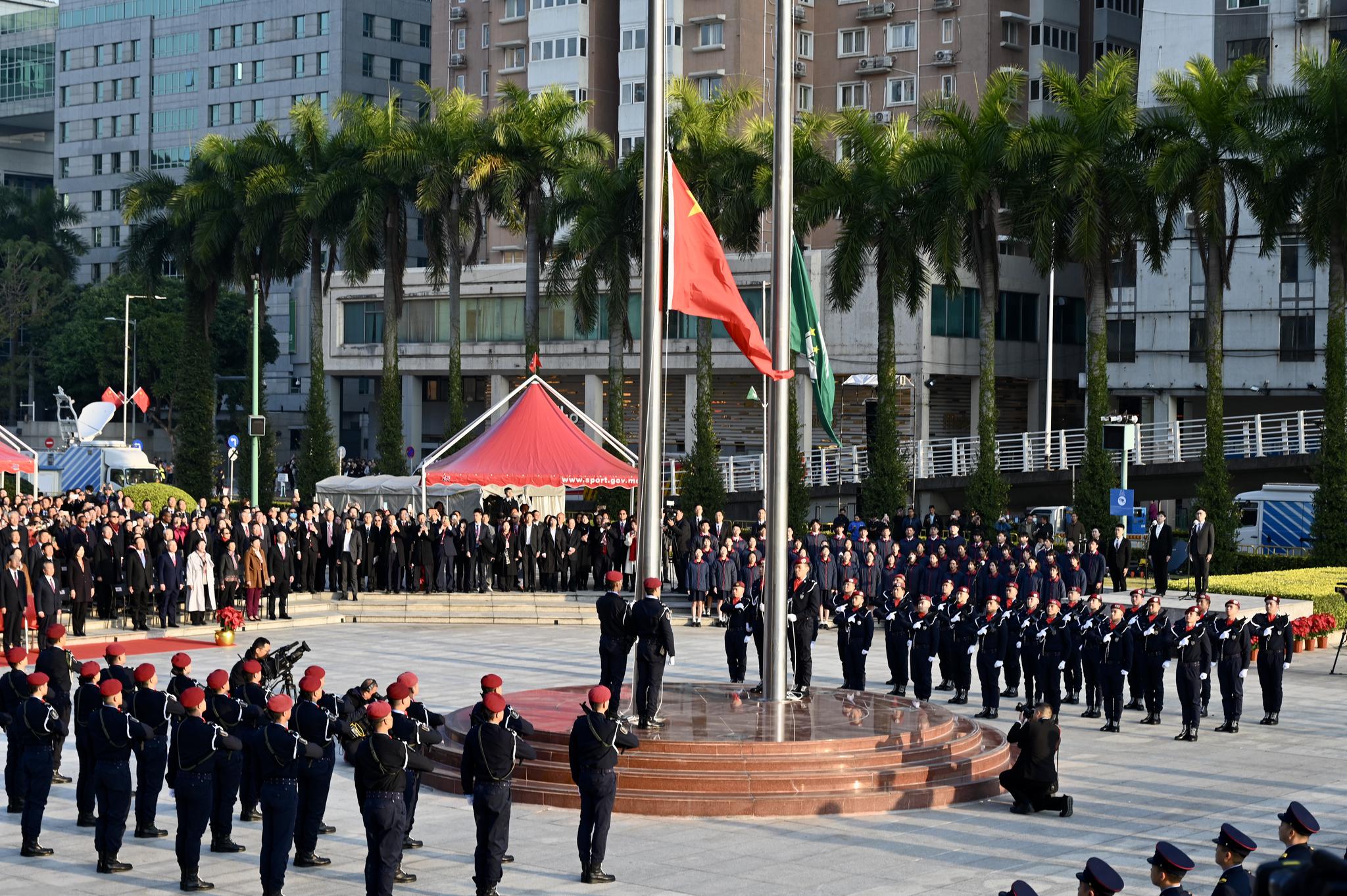 Flag-raising ceremony held to mark 25th anniversary of Macao's return to motherland