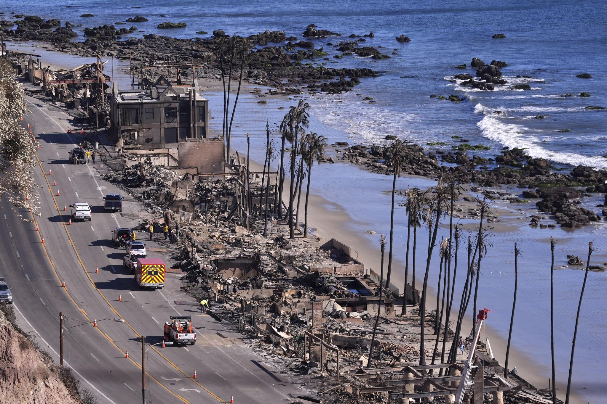 Wildfire severely damages beach in Los Angeles