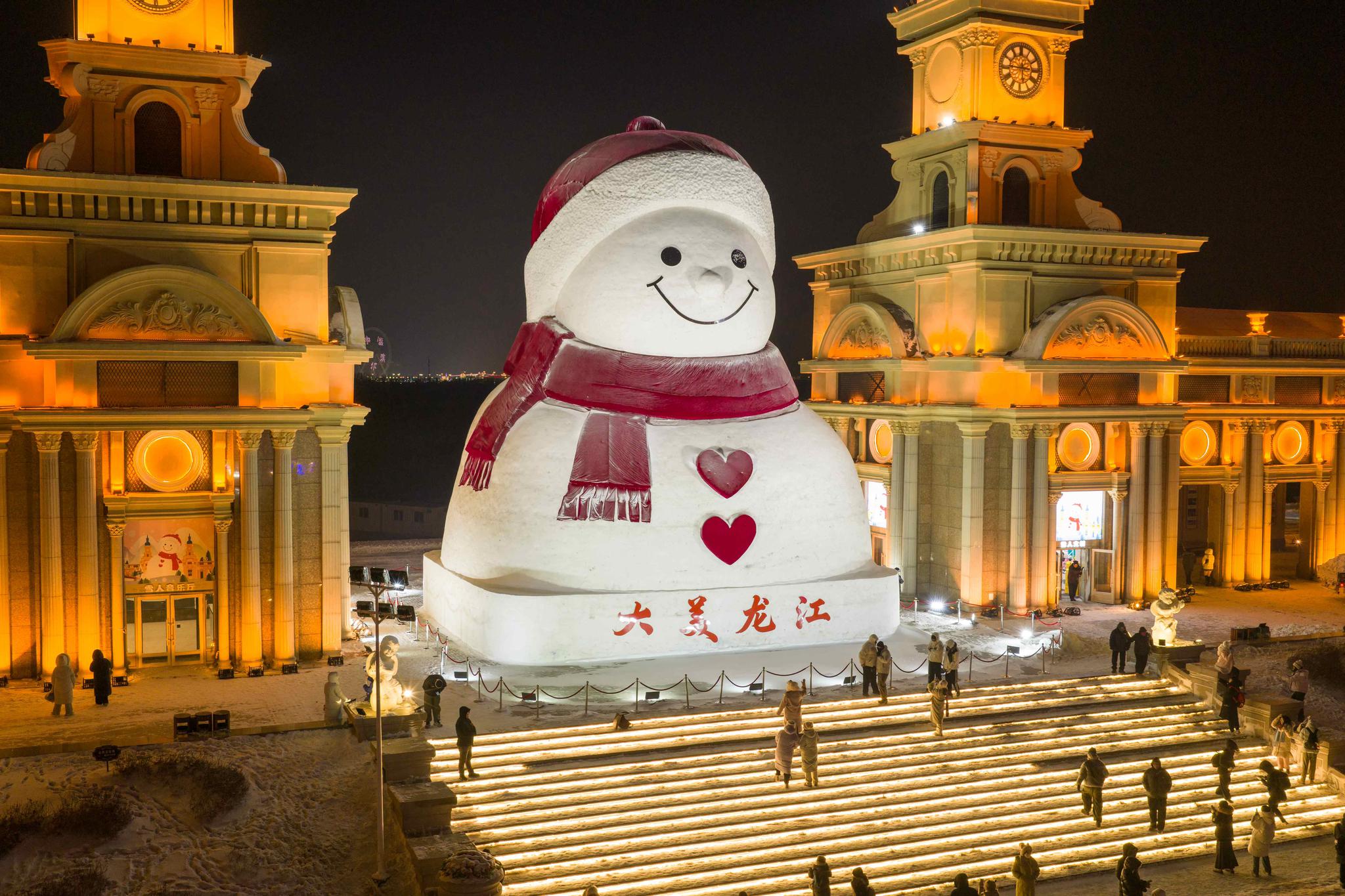 Harbin's celebrity snowman lights up winter night
