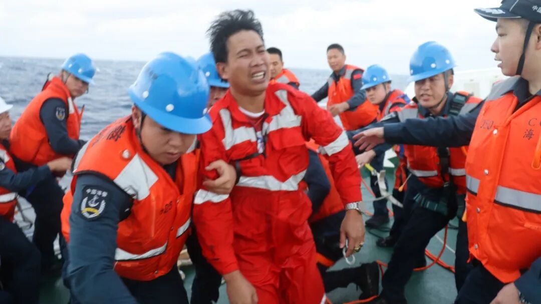 China Coast Guard rescues Philippine crew near Huangyan Dao