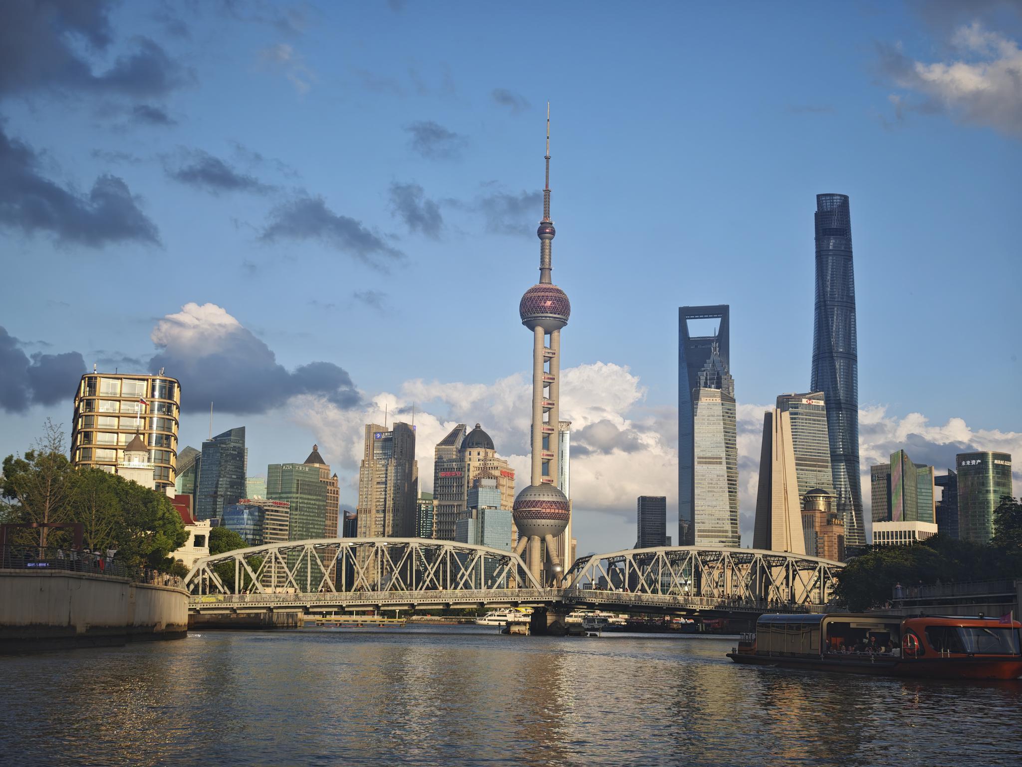 This photo taken shows the modern skyline  of Shanghai.(China News Network/Xue Lingqiao)
