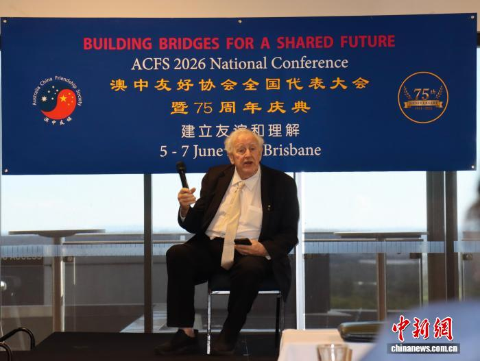 Australian sinologist Colin Mackerras delivered a keynote address at the ACFS 2026 National Conference on June 6, 2026. (File photo: China News Service/Bo Wenwen)