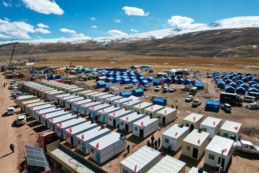 Earthquake survivors move into temporary housing in Xizang