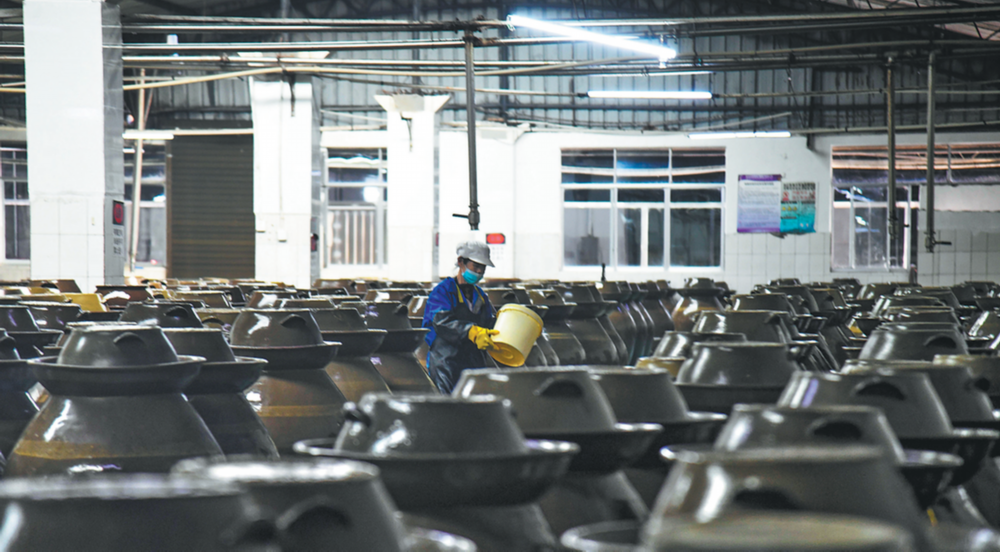 Large earthen jars are used for the fermentation of sour soup at a production base of Yumeng Group in Kaili, Guizhou province. Photo/China Daily
