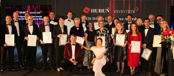 &nbsp;All of the Hurun UK-China 2026 award winners gather on stage with Rupert Hoogewerf (front left), founder, chairman and chief researcher of Hurun, and Ada Shan (front right), lead organizer of the event and Hurun's chief representative for UK and Europe, and founder of consulting company Shan Arts &Lux. [Photo provided to chinadaily.com.cn]