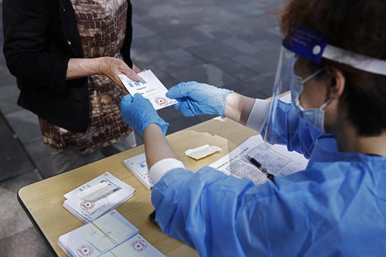 Shanghai issues 'nucleic acid sampling certificates' to ensure mass testing