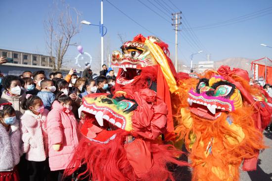 Traditional Shehuo parade held in NW China's Xining