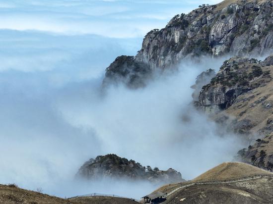 Wugong Mountain enveloped by sea of clouds after rain