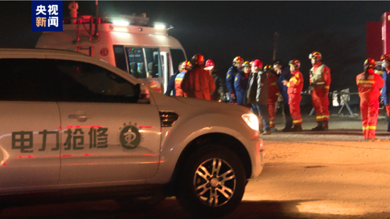 Rescue operations are underway in the coal mine collapse accident in north China's Inner Mongolia Autonomous Region. (Photo/CCTV)