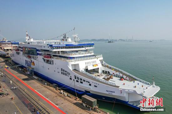 World's first large-capacity battery hybrid ro-ro passenger ship delivered in Guangdong