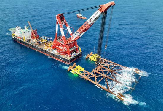 Enping 20-4 oilfield platform under construction in S China sea