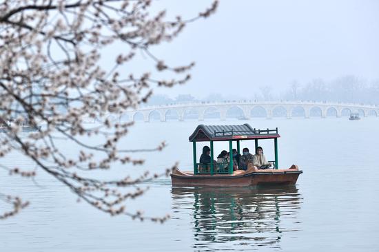 Cruise boats equipped with 5G+Beidou launched at Summer Palace